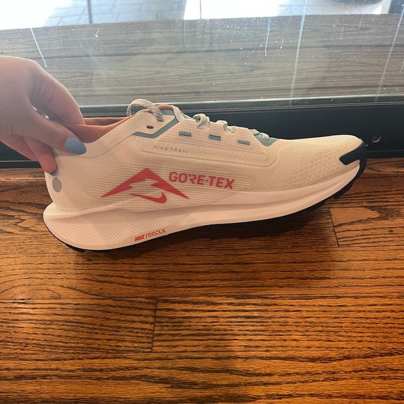 Men’s nike gore-Tex trail shoes - Picture 2 of 5